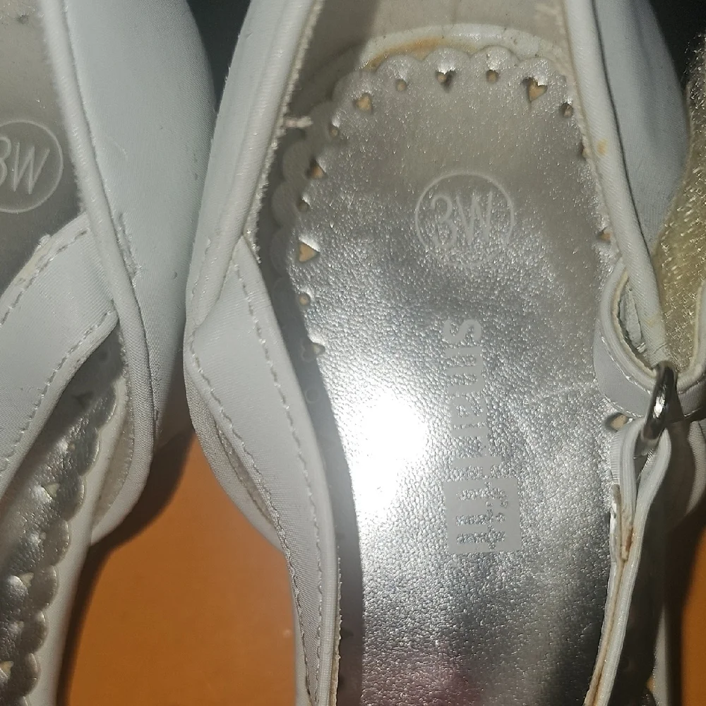 Smart Fit Girls White Flats with Cutout Design Size 3W